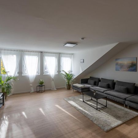 Plankstadt Apartment Im Dachgeschoss מראה חיצוני תמונה