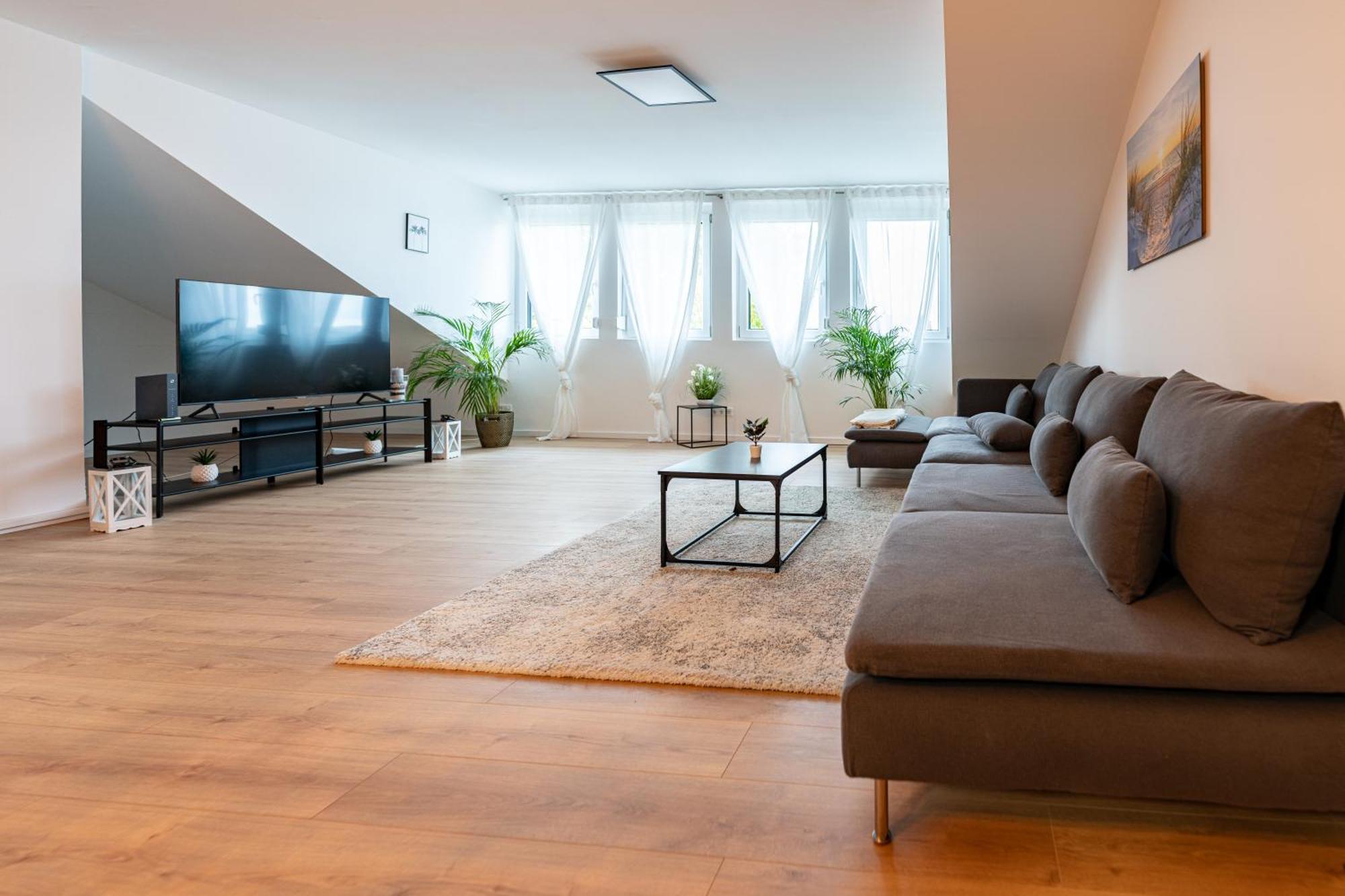Plankstadt Apartment Im Dachgeschoss מראה חיצוני תמונה