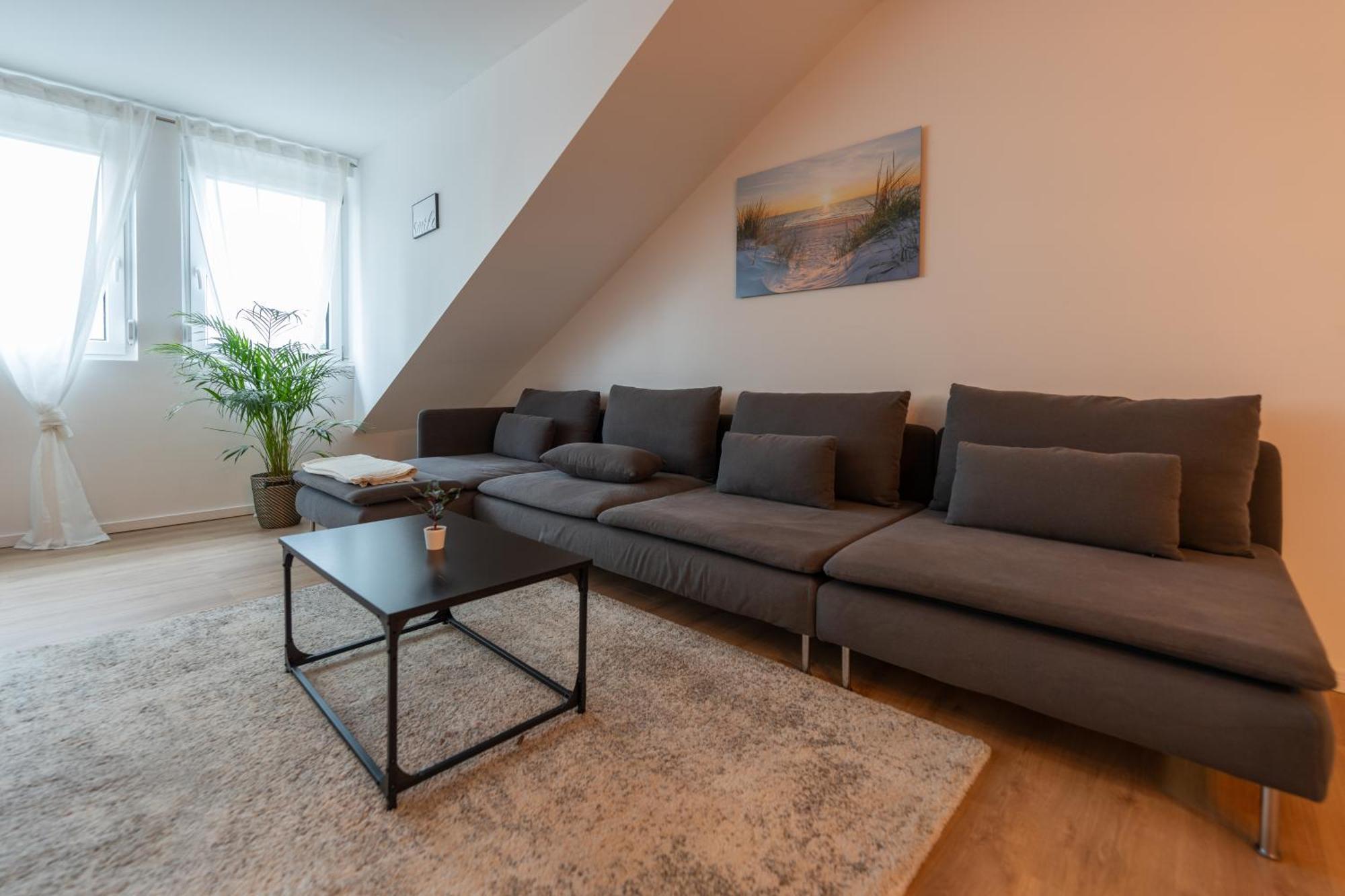 Plankstadt Apartment Im Dachgeschoss מראה חיצוני תמונה